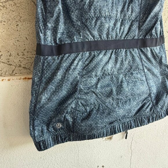 Lululemon Vest Womens 8 Spring Fling Goose Down Blue Hooded Puffer Athleisure - Picture 4 of 5
